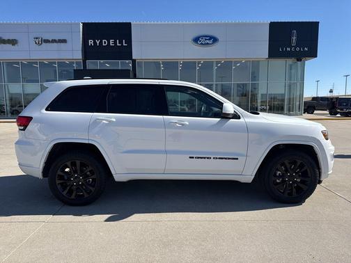 2022 Jeep Grand Cherokee Laredo