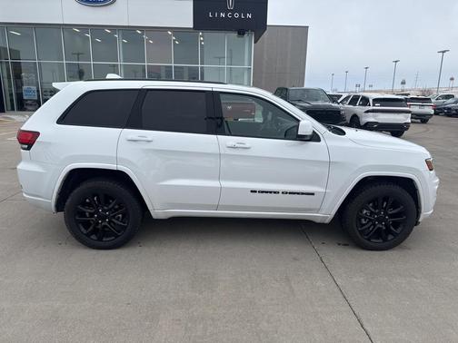 2022 Jeep Grand Cherokee Laredo