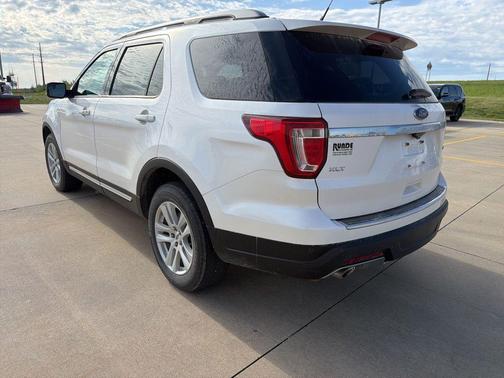 White Platinum 2018 Ford Explorer XLT