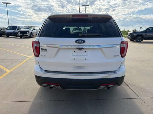 White Platinum 2018 Ford Explorer XLT
