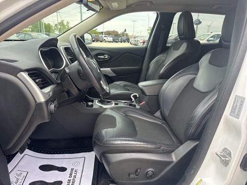 Bright White Clearcoat 2018 Jeep Cherokee Latitude Plus