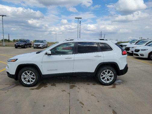 Bright White Clearcoat 2018 Jeep Cherokee Latitude Plus