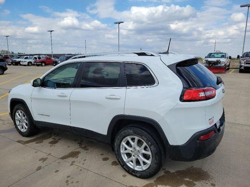 Bright White Clearcoat 2018 Jeep Cherokee Latitude Plus