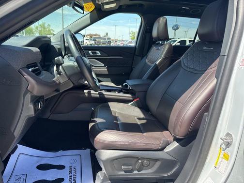 White Metallic 2025 Ford Explorer Platinum