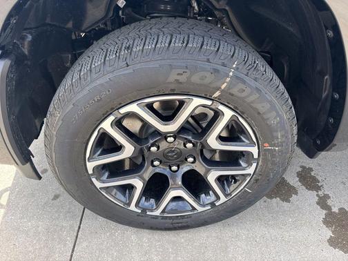 Diamond Black Crystal Pearlcoat 2026 RAM 1500 Laramie