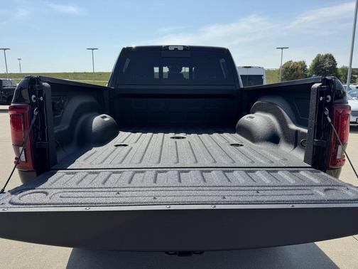 2026 RAM 2500 Laramie Crew Cab 4x4 6'4' Box