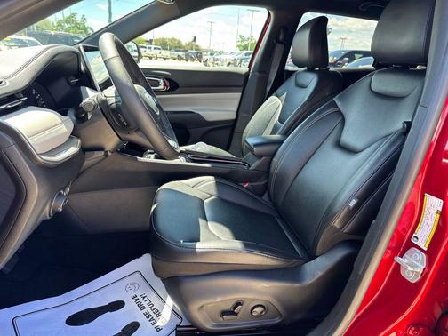 Red Hot Pearlcoat 2025 Jeep Compass Limited