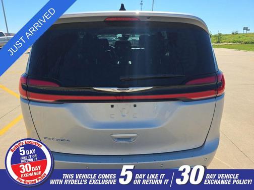 Silver Mist Clearcoat 2024 Chrysler Pacifica Touring L