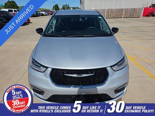 Silver Mist Clearcoat 2024 Chrysler Pacifica Touring L