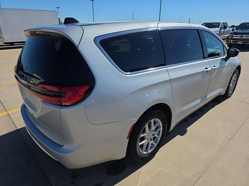 Silver Mist Clearcoat 2024 Chrysler Pacifica Touring L