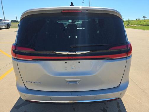 Silver Mist Clearcoat 2024 Chrysler Pacifica Touring L