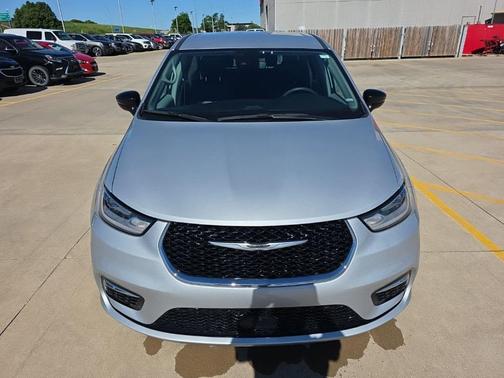 Silver Mist Clearcoat 2024 Chrysler Pacifica Touring L