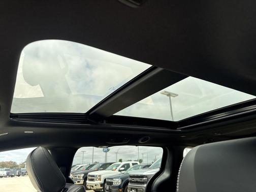 Diamond Black Crystal Pearlcoat 2027 Chrysler Pacifica L