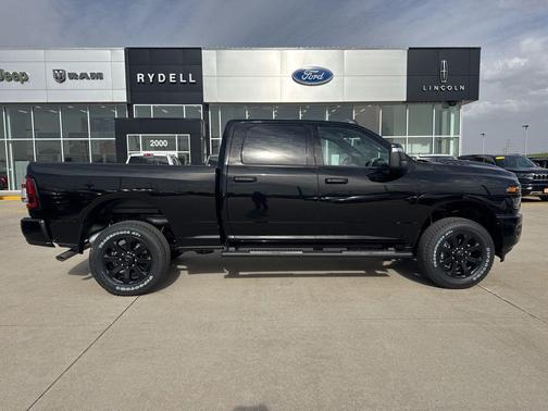 Diamond Black Crystal Pearlcoat 2026 RAM 2500 Black Express Crew Cab 4x4 6'4' Box