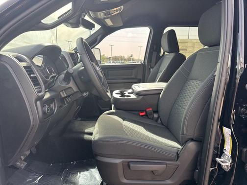 Diamond Black Crystal Pearlcoat 2026 RAM 2500 Black Express Crew Cab 4x4 6'4' Box