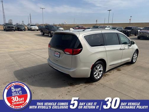 2017 Chrysler Pacifica Touring-L