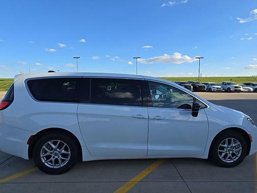 Bright White Clearcoat 2024 Chrysler Pacifica Touring L