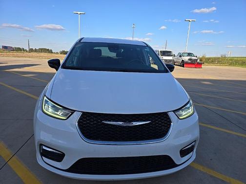 Bright White Clearcoat 2024 Chrysler Pacifica Touring L