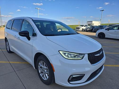 Bright White Clearcoat 2024 Chrysler Pacifica Touring L