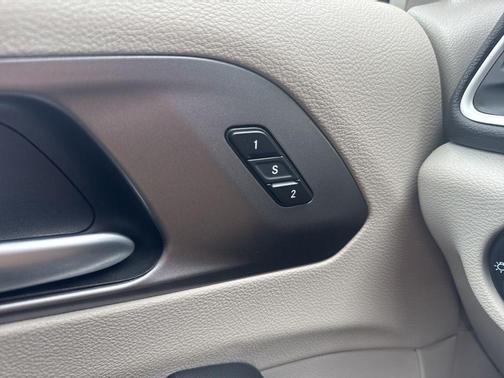 Bright White Clearcoat 2024 Chrysler Pacifica Touring L
