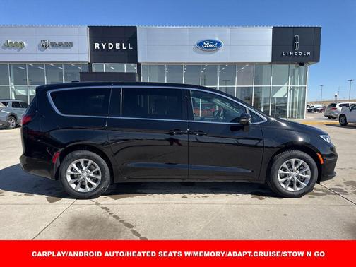 Diamond Black Crystal Pearlcoat 2026 Chrysler Pacifica L