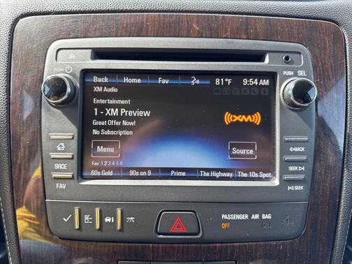 Champagne Silver Metallic 2016 Chevrolet Traverse 1LT