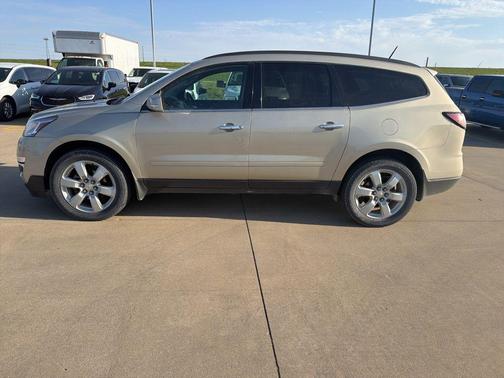 Champagne Silver Metallic 2016 Chevrolet Traverse 1LT