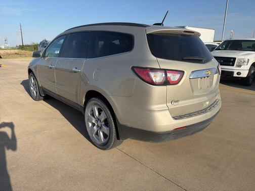 Champagne Silver Metallic 2016 Chevrolet Traverse 1LT