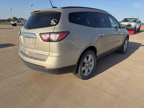 Champagne Silver Metallic 2016 Chevrolet Traverse 1LT