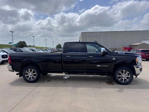 Diamond Black Crystal Pearlcoat 2022 RAM 3500 Longhorn