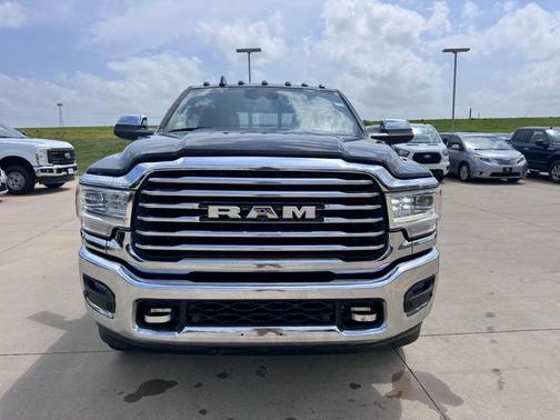 Diamond Black Crystal Pearlcoat 2022 RAM 3500 Longhorn