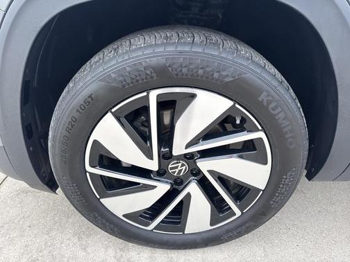 2025 Volkswagen Atlas 2.0T SE w/Technology 4MOTION