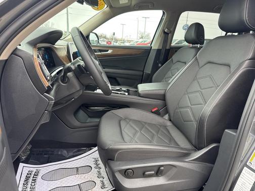 2025 Volkswagen Atlas 2.0T SE w/Technology 4MOTION