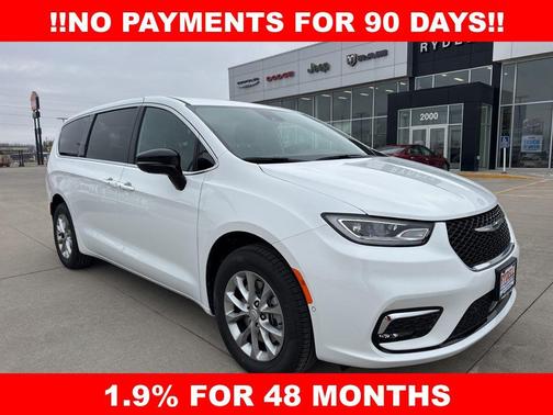 Bright White Clearcoat 2026 Chrysler Pacifica L