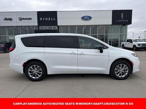 Bright White Clearcoat 2026 Chrysler Pacifica L