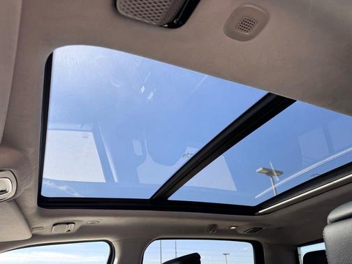 Ivory White Tri-Coat Pearlcoat 2026 RAM 1500 ST