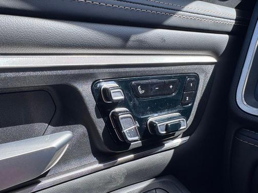 Ivory White Tri-Coat Pearlcoat 2026 RAM 1500 ST