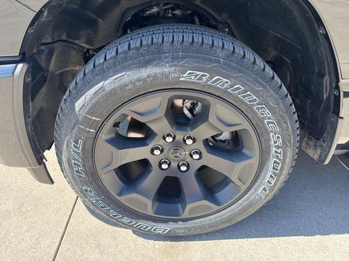 Diamond Black Crystal Pearlcoat 2026 RAM 1500 Express