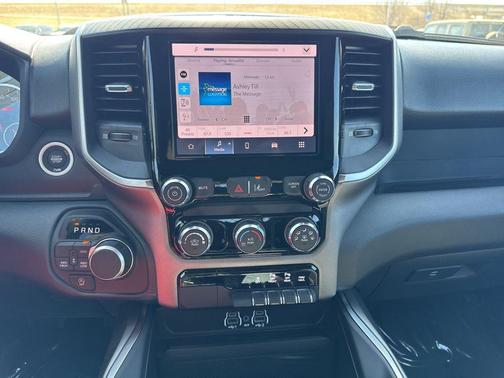 Diamond Black Crystal Pearlcoat 2026 RAM 1500 Express