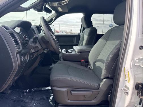 2026 RAM 2500 Tradesman Crew Cab 4x4 6'4' Box