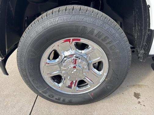 2026 RAM 2500 Tradesman Crew Cab 4x4 6'4' Box