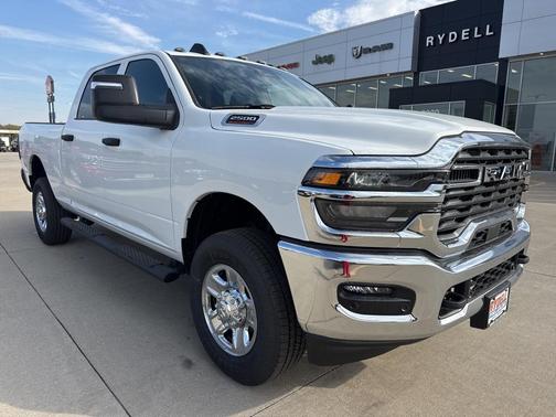 2026 RAM 2500 Tradesman Crew Cab 4x4 6'4' Box