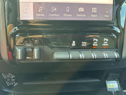 2026 RAM 2500 Tradesman Crew Cab 4x4 6'4' Box