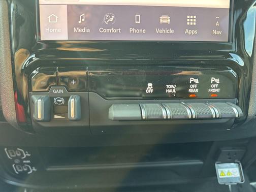 2026 RAM 2500 Tradesman Crew Cab 4x4 6'4' Box