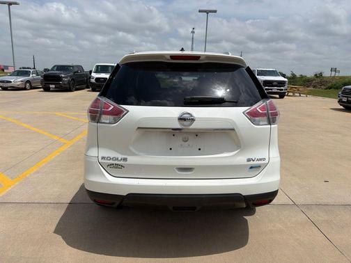 Moonlight White 2014 Nissan Rogue SV