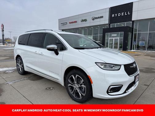 Bright White Clearcoat 2026 Chrysler Pacifica L
