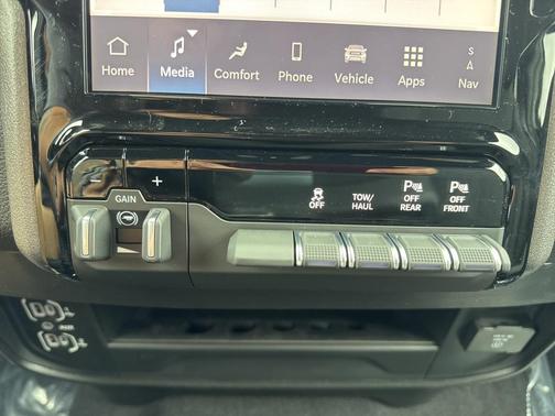 2026 RAM 2500 Tradesman Crew Cab 4x4 6'4' Box