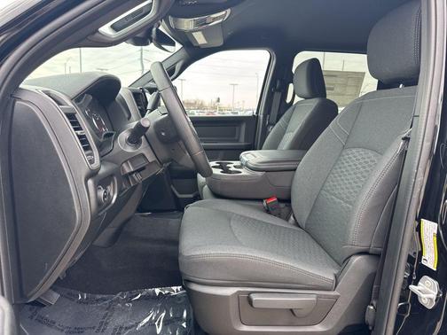 2026 RAM 2500 Black Express Crew Cab 4x4 6'4' Box