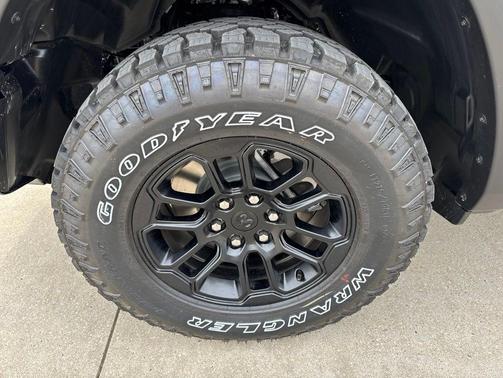 Diamond Black Crystal Pearlcoat 2026 RAM 1500 Rebel