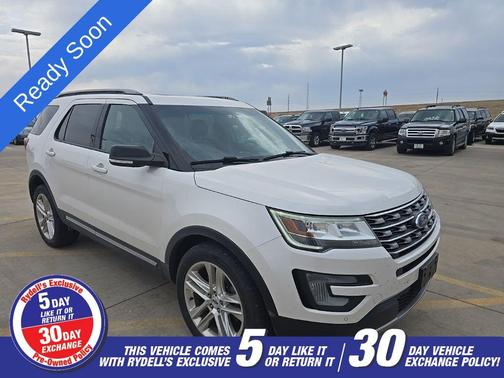 White 2017 Ford Explorer XLT